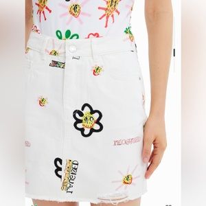NWT DESIGUAL DISTRESSED SKIRT SZ M